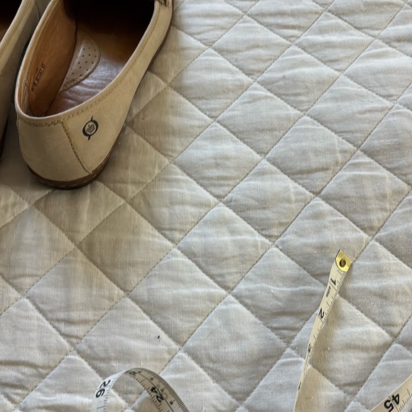 Born Women's Cream light tan Loafers size 8 EUC - Picture 9 of 9